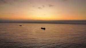 Trump to Decide on Iran Deal, Calls for Reopening of Hormuz Strait