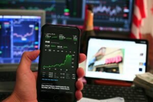 Sri Lanka Stocks Dip as Utilities Dominate Trading Turnover