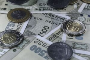 Sri Lanka Rupee Strengthens to 335.50 Against US Dollar as Bond Yields Decline