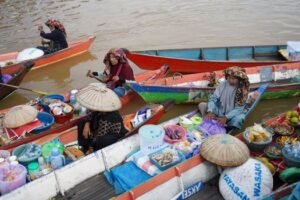 Colombo’s Floating Market: A Decade of Decline from Beauty to Neglect