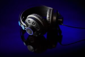 From LifeHacks site: Dyson’s OnTrac ANC Headphones Have Great Battery Life, and They’re Half Off Right Now