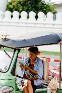 Elephant Eager for Treats Hijacks Australian Tourist’s Tuk-Tuk in Sri Lanka