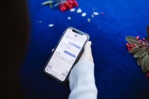 From LifeHacks site: This App Is (Sort of) Bringing Back Samsung Messages
