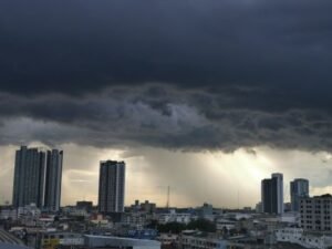 Sri Lanka Faces Heavy Rainfall Amid Unexpected Meteorological Conditions