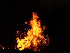 Luxury bus torched at Kaduwela Bus Stand amid personal dispute