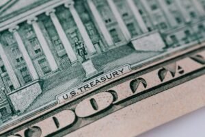 Sri Lanka Treasury Bill Yields Fall as Rs140bn Sold at Auction