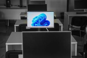 From LifeHacks site: This Ultra-Wide Samsung Gaming Monitor Is $650 Off (and Comes With a $120 Amazon Gift Card)