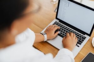 From LifeHacks site: I Let Claude Answer My Emails for Me, and Here’s How It Went