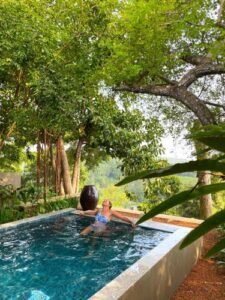 Lisa Snowdon Embraces Tropical Serenity During Sri Lanka Vacation