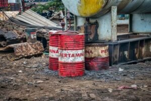 Sri Lanka to Reassess Fuel Prices as Global Oil Costs Surge