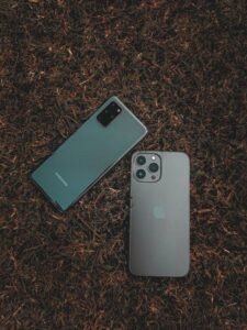 From LifeHacks site: These Are the Best Smartphones to Gift This Year