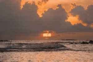 Sri Lanka Issues Warm Weather Advisory Across Several Regions