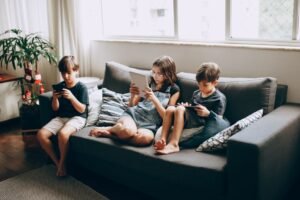Survey Reveals 64 Percent of Sri Lankan Children Exceed 30 Minutes of Daily Screen Time