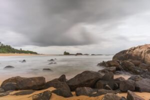 Severe Lightning Alerts Issued Across Multiple Regions of Sri Lanka