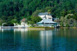 Sri Lanka Army Seeks Blessings at Sacred Sri Dalada Maligawa