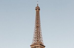 Eiffel Tower Chief Steps Down Following Controversy Over Female Staff Replacement During Religious Visit
