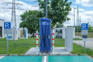 Sri Lanka Urges Shift to EVs and Lower Fuel Consumption as Major Energy Infrastructure Projects Launch